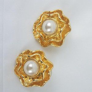 Flower Stud Earrings White Bead Center